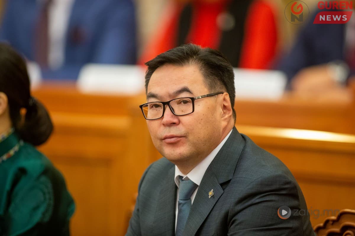 5-10 саяын хахууль өгч сонгогдсон гэх Ц.Анандбазарыг эсэргүүцэн тамирчид жагслаа