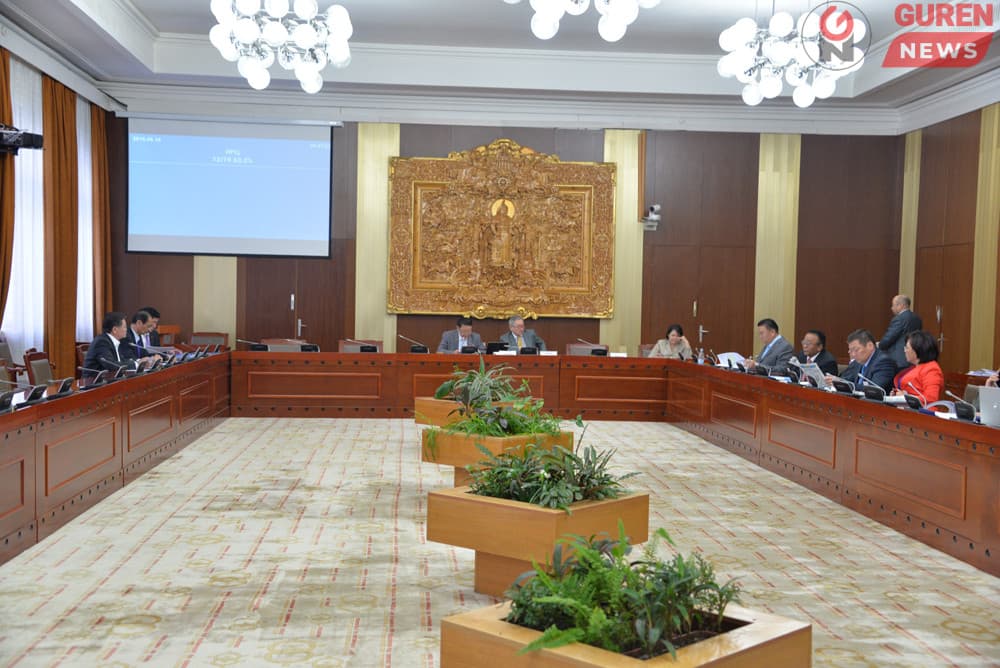 Байнгын хороодоор агаарын хөлгийн түлш, зээлийн мэдээллийн тухай хуулийг хэлэлцэн,  ЭМ-ийн сайдын мэдээллийг сонсоно