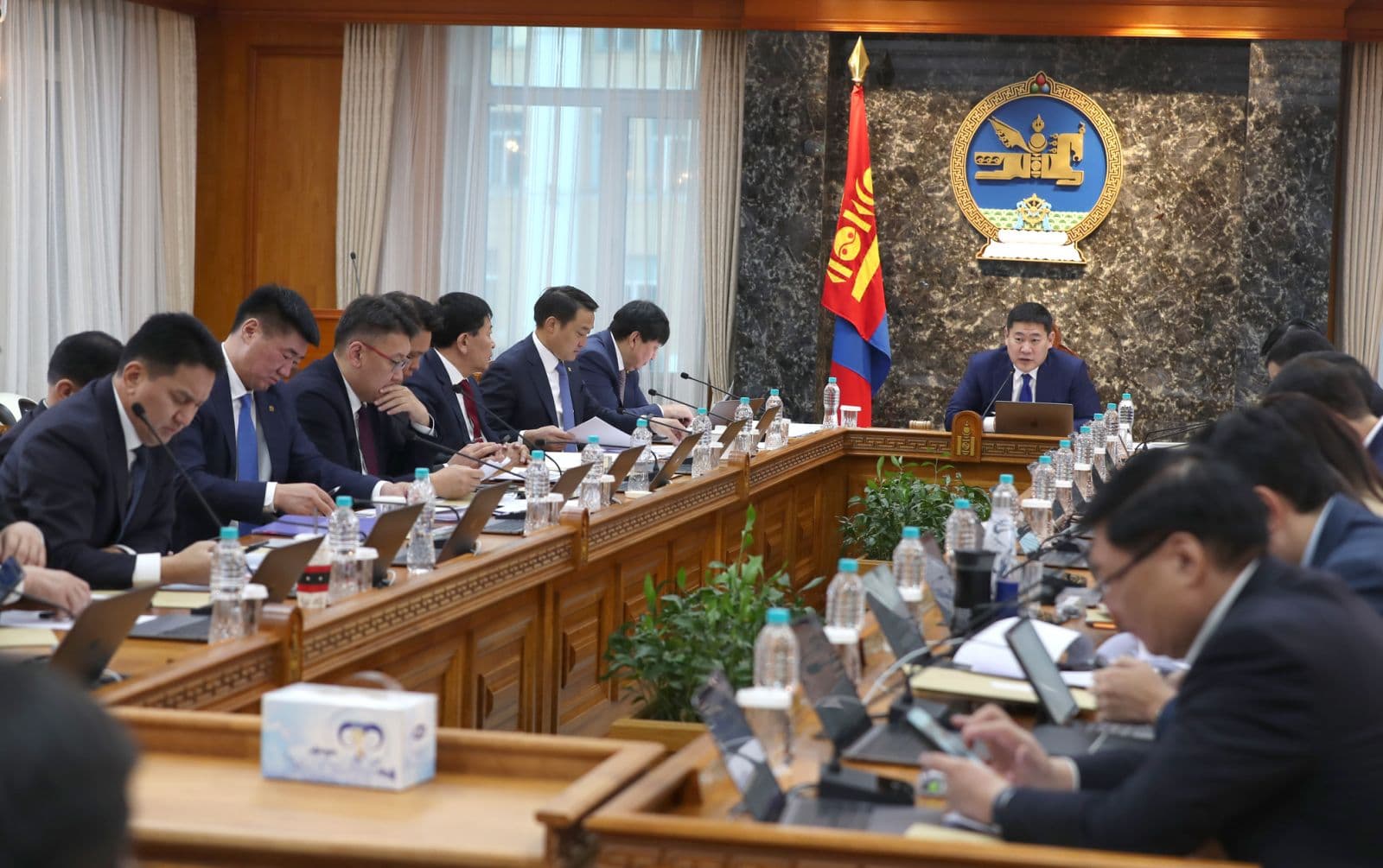 Засгийн газар 14.00 цагт, Аюулгүй байдал, Гадаад бодлогын байнгын хороо 15.00 цагт хуралдана