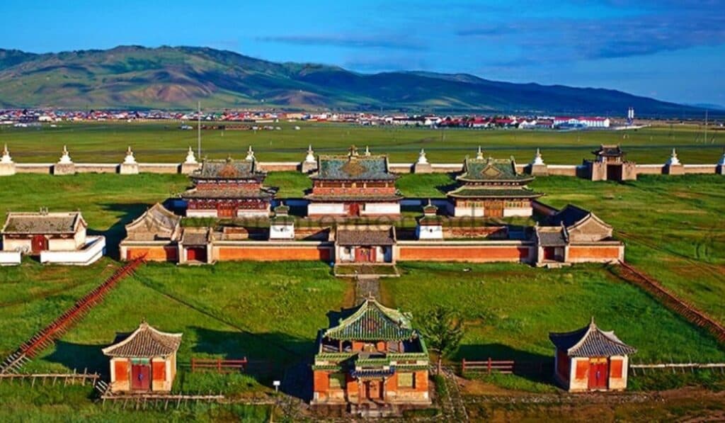 Ерөнхий сайд Л.Оюун-Эрдэнэ Хархорум хотын ерөнхий төлөвлөлт, бүтээн байгуулалтын төлөвлөгөөтэй газар дээр нь танилцлаа