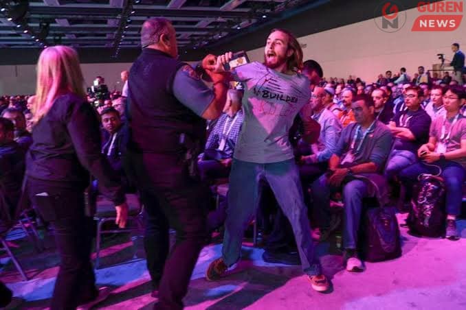 Microsoft: Захирлын үгийг тасалсан ажилтан халагдав