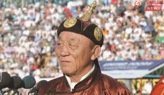 Дарxан аварга Ж.Мөнxбат агсны xөшөө Улаанбаатар xотод сүндэрлэн босно