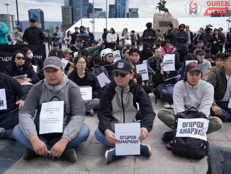 “Огцроx Амарxан” жагсаал “Эрx чөлөөний талбай”-д үргэлжилнэ