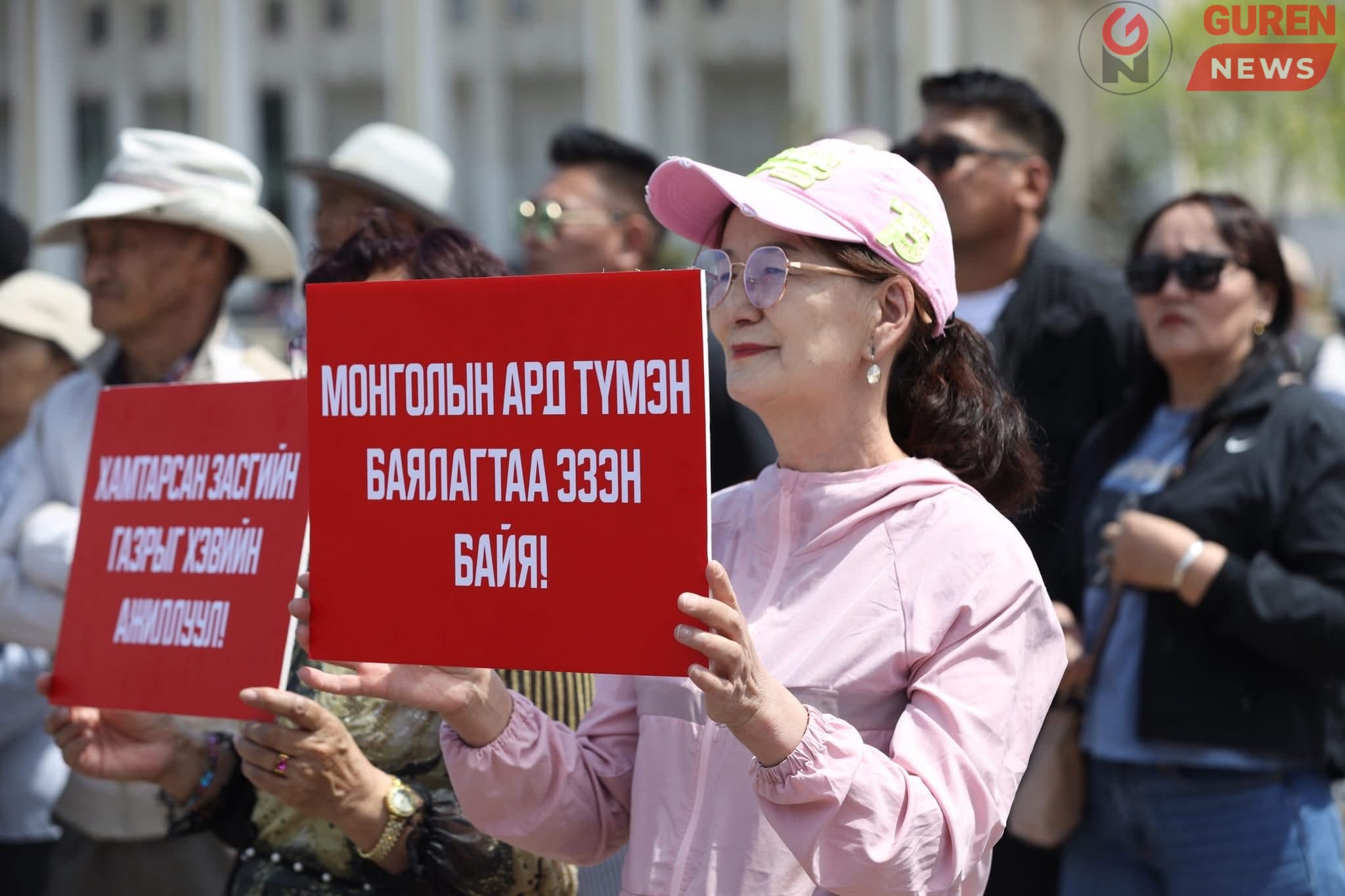 “Огцрох амархан” жагсаал өнгөө хувирган Л.Оюун-Эрдэнийг дэмжигчдийнх болж хувирлаа