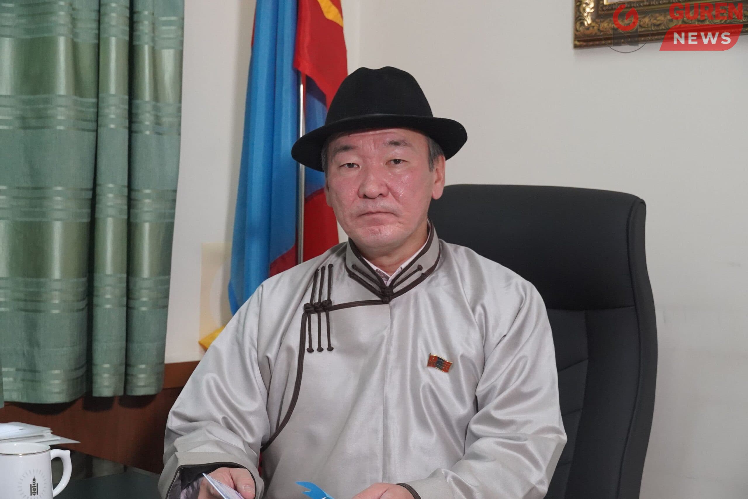 С.Ганбаатар: Ерөнхийлөгч болгон “Баялагтаа эзэн монгол” гэж гардаг ч гараад баялгийн эздийн халаасанд ордог