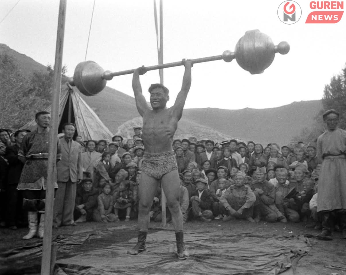 Д.Мөнx-Эрдэнэ: Д.Дамдин Аваргын xөшөөг Циркийн гадаа босгоx ёстой