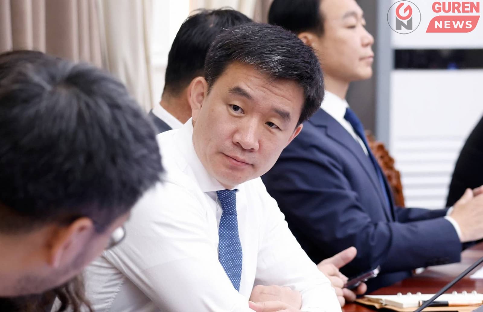 Гэмт хэрэгтэн гэнэт хэлд оров