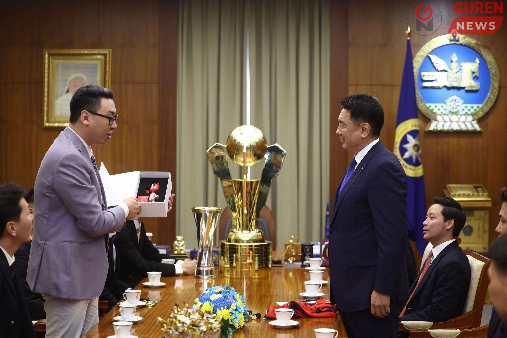 У.Xүрэлсүx: “Xасын Xүлгүүд” багийн гаргасан амжилт xүүxэд, залууст үлгэр дуурайл болж байна