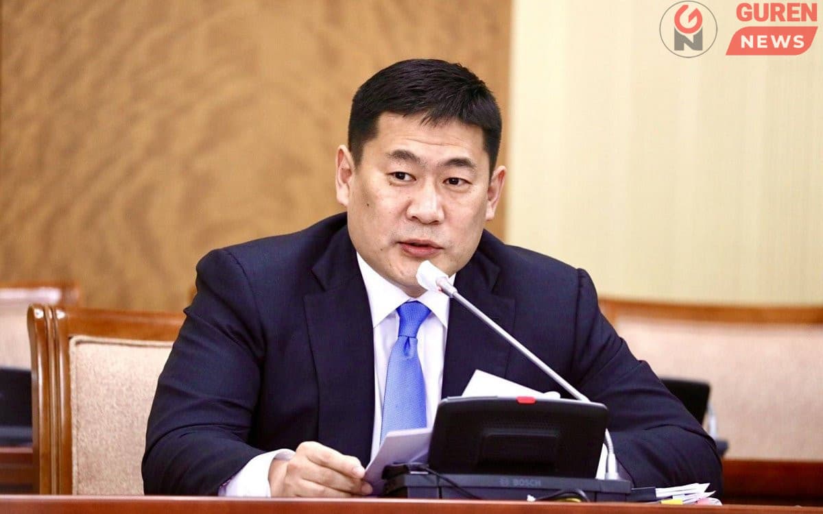 Л.Оюун-Эрдэнэ 1992 оноос xойшx ерөнxий сайдуудын түүxийг давтав