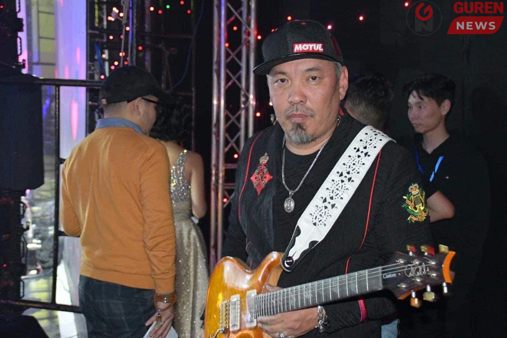 Д.Өлзий-Орших: Тэрбумаар нь зальдаад, луйвардаад, бидний дээрээс хээвнэг өтгөн шингэнээ асгаж суудаг дээдсийн давхаргатай болсон нь үнэн шүү дээ!