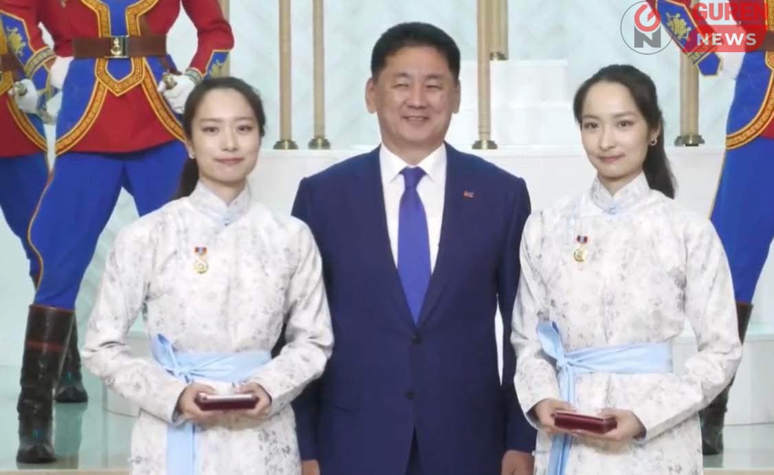 Монгол Улсын Ерөнхийлөгч У.Хүрэлсүх төрийн дээд цол, одон, медаль гардууллаа.