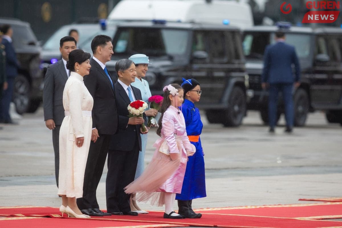 Ерөнхийлөгч, гэргий Л.Болорцэцэгийн хамт Япон Улсын Цог Жавхлант Эзэн Хаан Нарүхито, Эрхэм дээд Хатан Масако нарыг албан ёсоор угтан авлаа