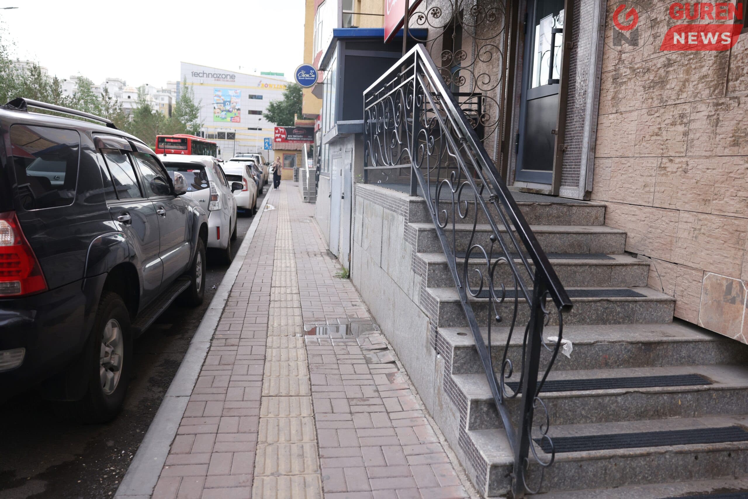 Нархан хотхоноос “Home Plaza” хүртэл 430 метр нийтийн эзэмшлийн зам талбайг чөлөөлж, явган хүний замыг өргөтгөн, стандартад нийцүүлнэ