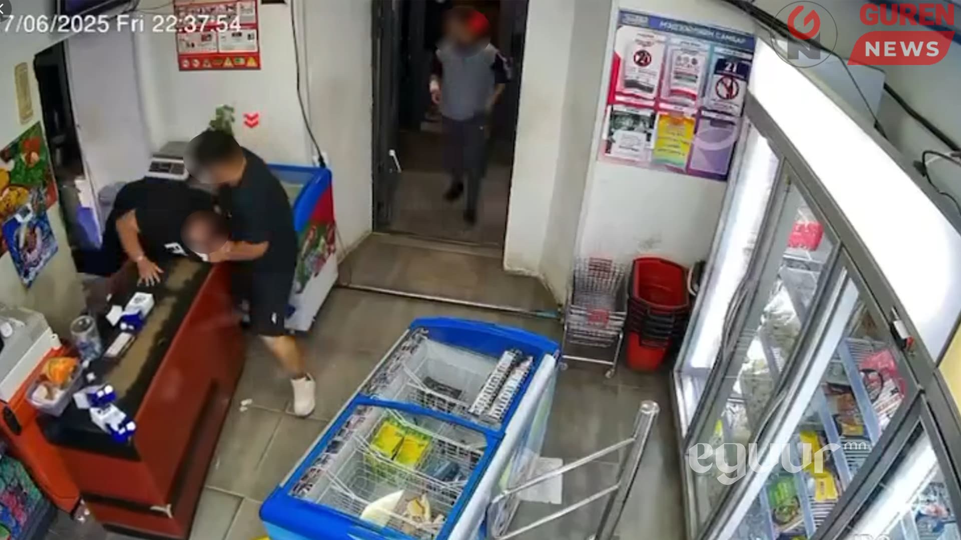 Худалдагч эмэгтэйг зодож танхайрсан этгээдийг шалгаж байна