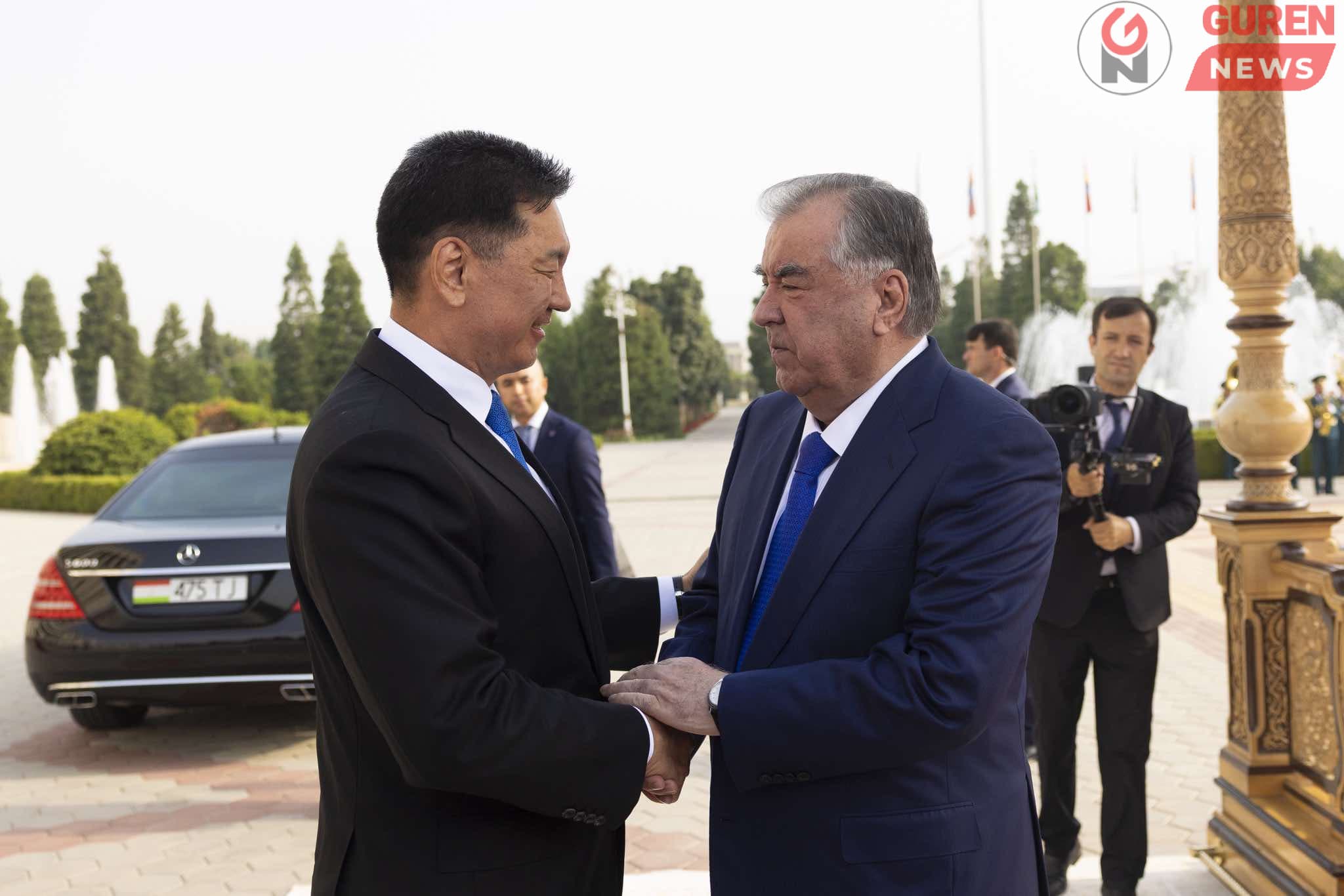 Ерөнхийлөгч У.Хүрэлсүхийг албан ёсоор угтлаа