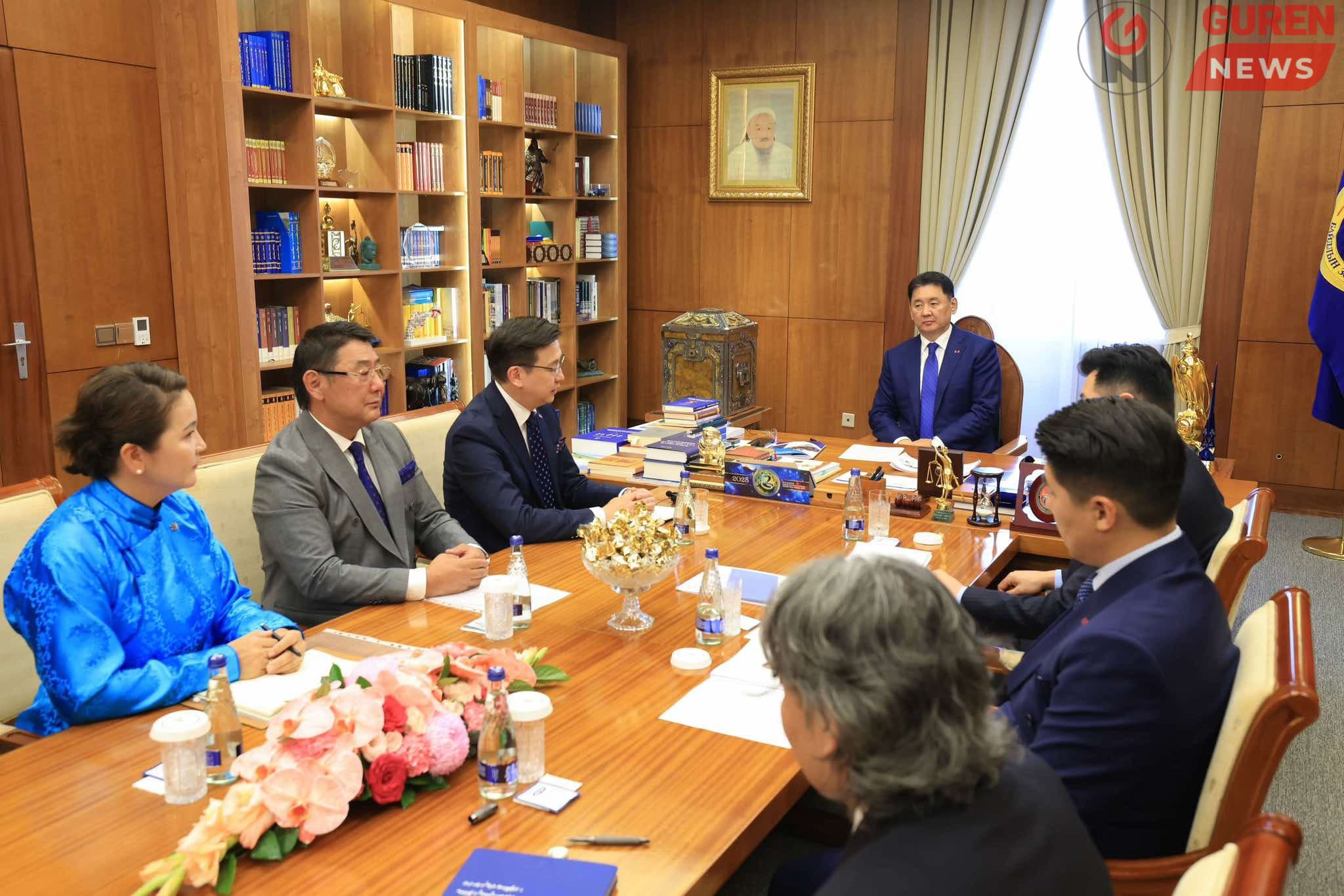 Ерөнхийлөгч У.Хүрэлсүх “Хилийн чанад дахь монголчуудын зөвлөл” ТББ-ын удирдлагыг хүлээн авч уулзлаа