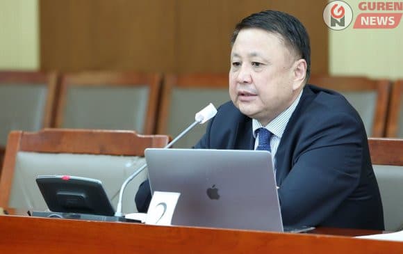 Монголын эдийн засгийн хямралын ирмэг дээр: Засгийн газар, парламентын дутагдал, алтан боломжууд