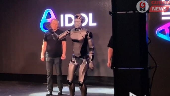 Оросын анхны хүн дүрст робот нээлтийн үеэр тэнцвэр алдаж уналаа