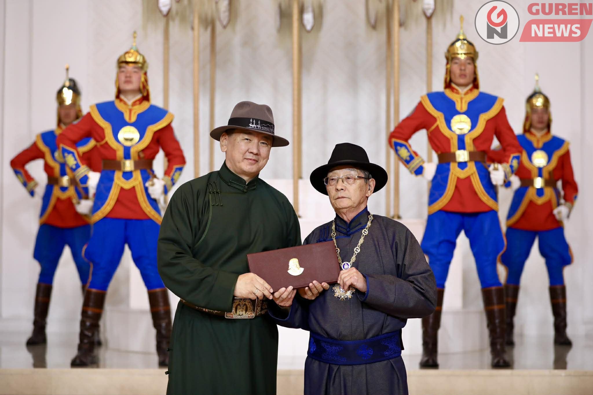 Академич С. Нарангэрэлд “Чингис хаан” тэргүүн зэргийн одон хүртээлээ