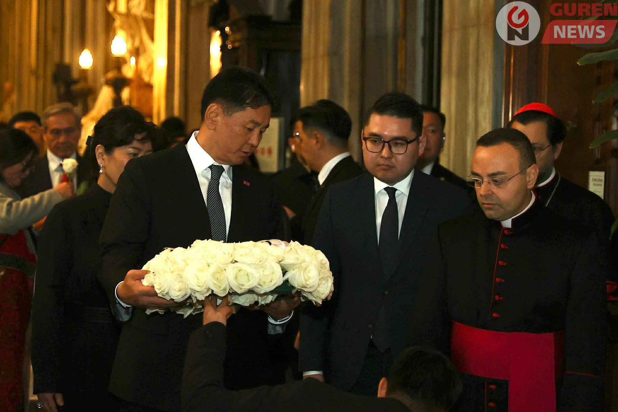 Монгол Улсын Ерөнхийлөгч Пап Францисын гэгээн дурсгалыг хүндэтгэлээ