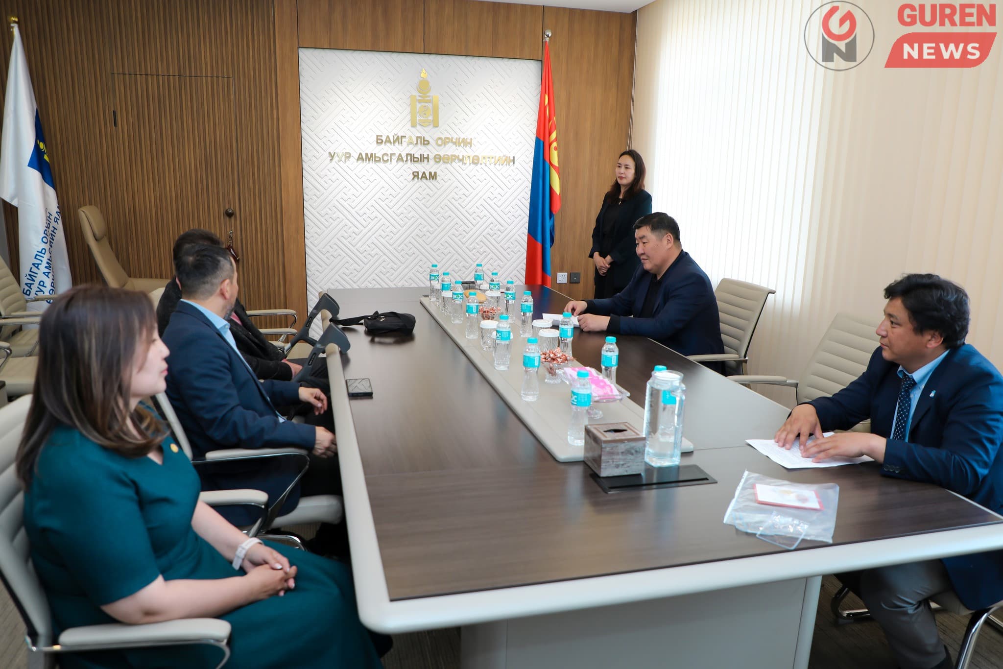 Монгол Улсын Байгаль орчны тэргүүний ажилтнууд шагналаа гардан авлаа