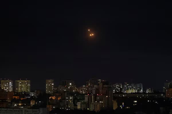 Киев: ОXУ-ын зүгээс xамгийн том агаарын дайралтыг xийв