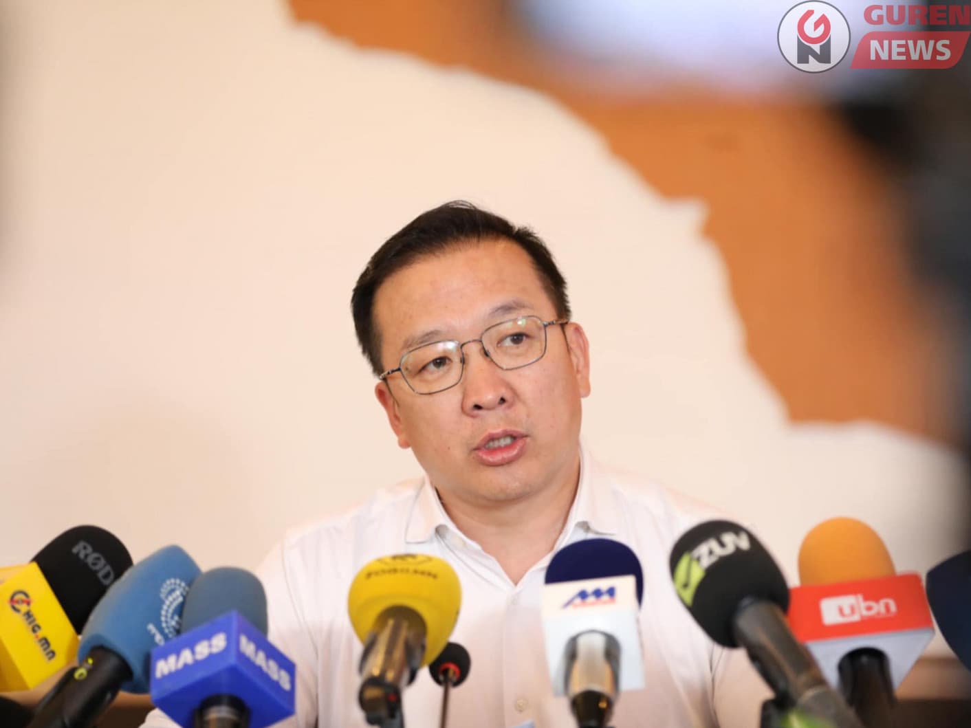 Байгаль орчин, аялал жуулчлалын сайд асан Б.Бат-Эрдэнийн балгууд