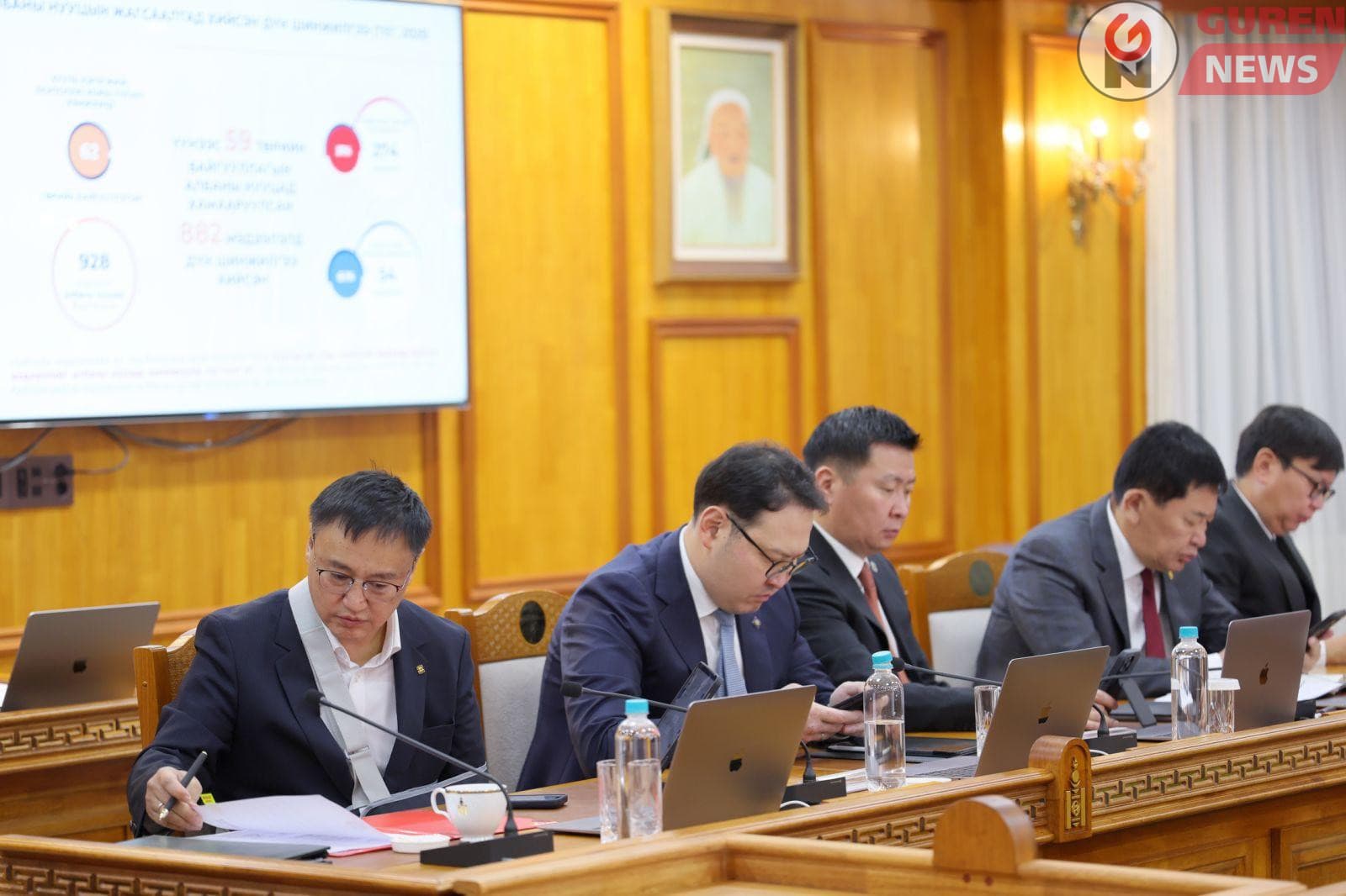 ЗГ: Эрүүл мэндийн салбарын ажилтны цалинг 2026 онд гурван удаа үе шаттай нэмж, 75 хувиар нэмэгдүүлэх саналыг танилцуулав