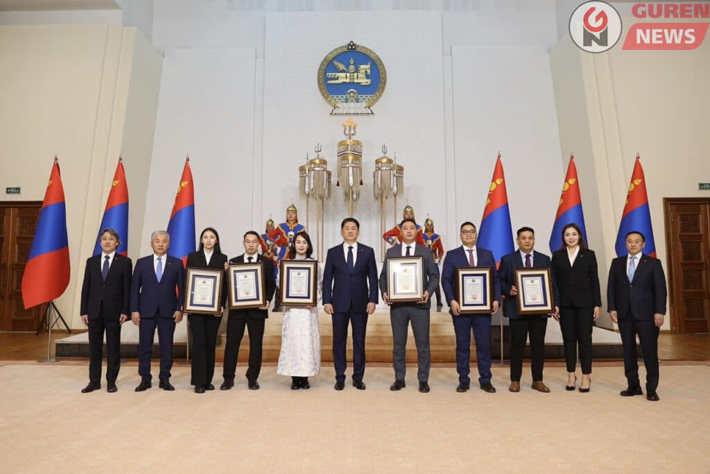 Эрдэмтэн, эмч нарын шинэ үеийн шилдэг төлөөлөл Монгол Улсын Ерөнхийлөгчийн нэрэмжит шагнал хүртлээ